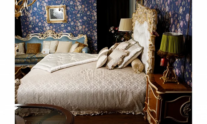 Спальня Rampoldi Комплект: Кровать (Gold Leaf)+2 Тумбы (Walnut+Gold)+Покрывало И Декоративные Подушки AGRI100+AUR102