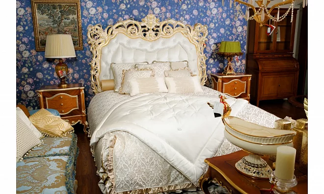 Спальня Rampoldi Комплект: Кровать (Gold Leaf)+2 Тумбы (Walnut+Gold)+Покрывало И Декоративные Подушки AGRI100+AUR102